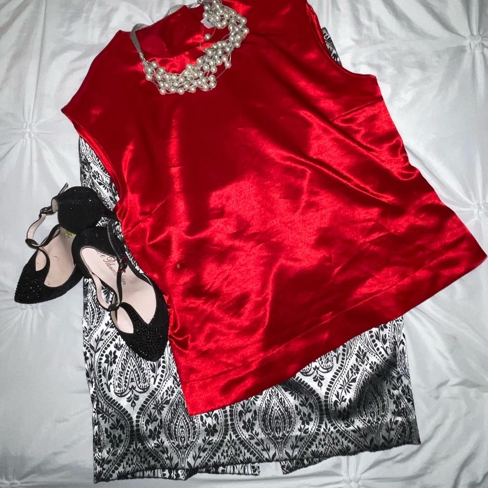NWOT silver/black jacquard satin pencil skirt.